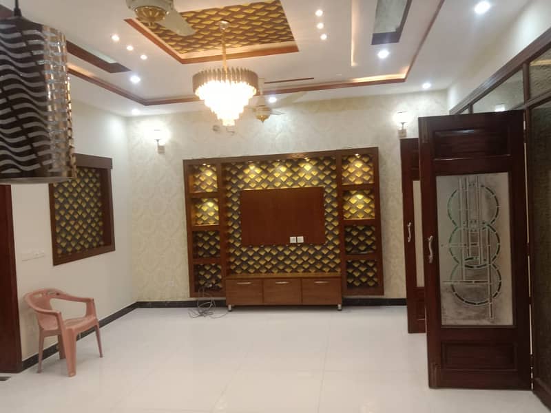 10Marla like new house For Rent in Bahria town Prime location 2