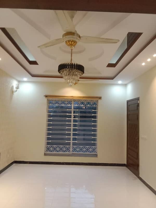 10Marla like new house For Rent in Bahria town Prime location 3
