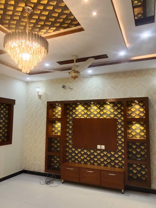 10Marla like new house For Rent in Bahria town Prime location 4