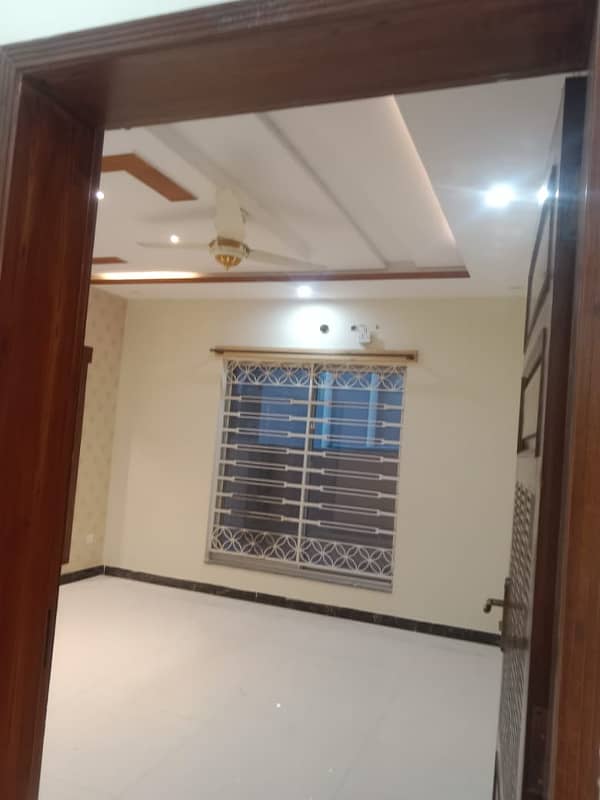 10Marla like new house For Rent in Bahria town Prime location 6