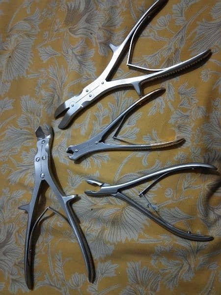 surgical instruments 0