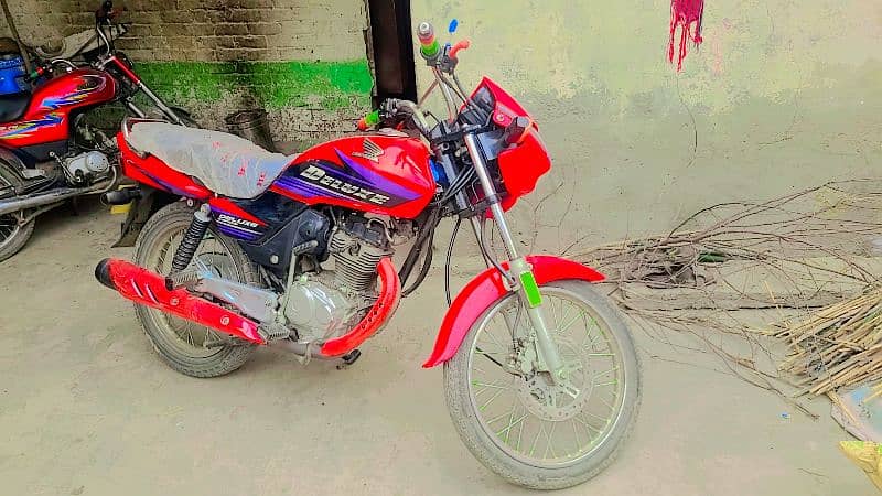 honda delux 125 total orignal engin be awaz 10by10 sat condition 1