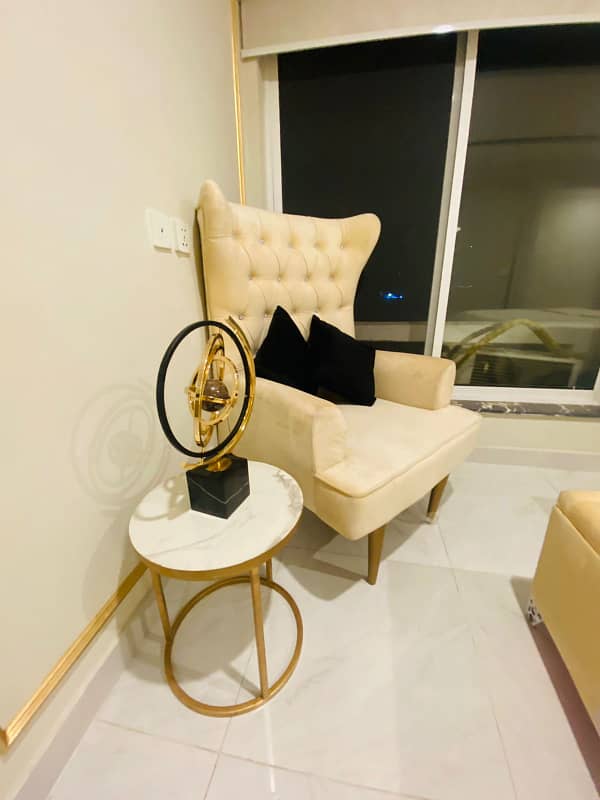 1 Bedroom VIP Full furnish flat per day available in Bahria town Lahore 6