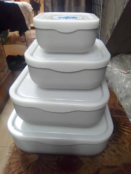 Beautiful 4 in 1 bowl set / Food container 2
