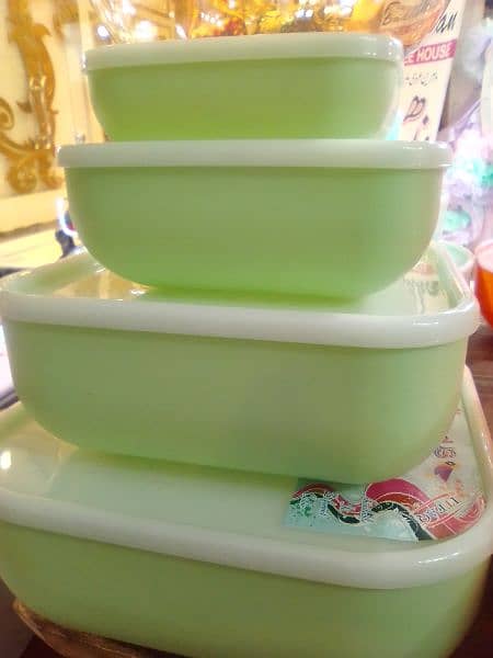 Beautiful 4 in 1 bowl set / Food container 4