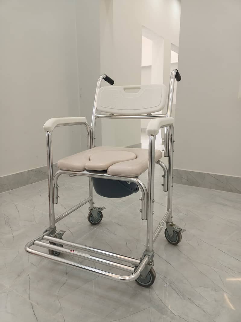 Commode Chair for patients/Pregnant Ladies/Old 0
