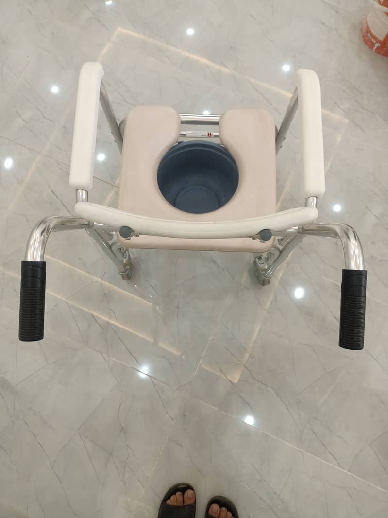 Commode Chair for patients/Pregnant Ladies/Old 1