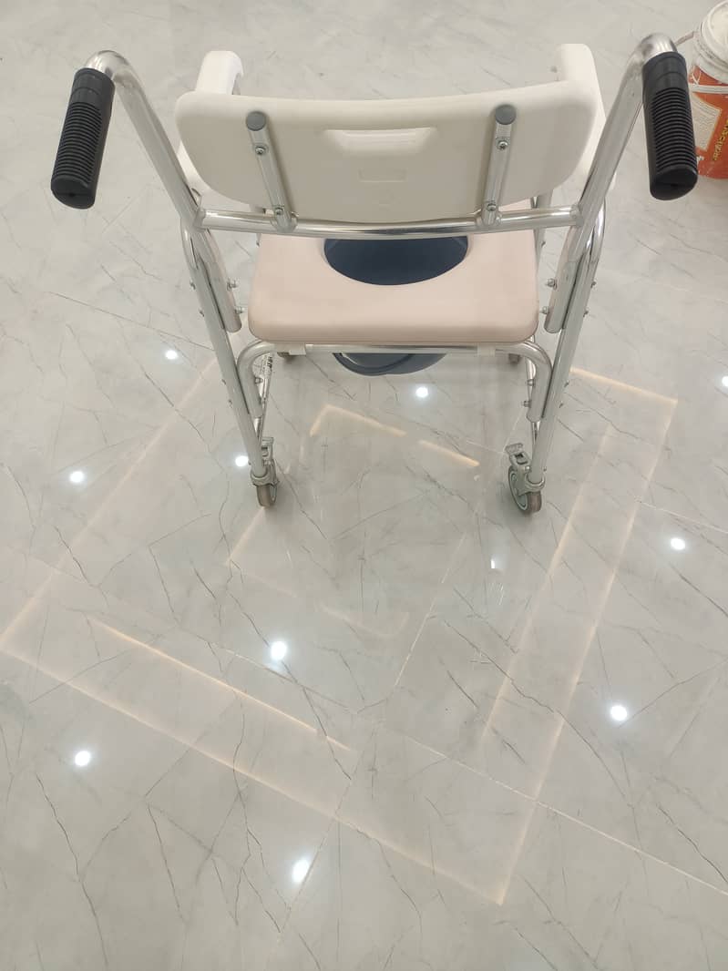Commode Chair for patients/Pregnant Ladies/Old 2