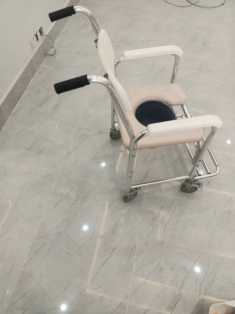 Commode Chair for patients/Pregnant Ladies/Old 3