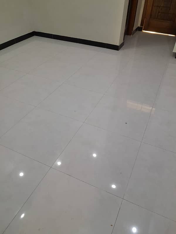 Like Brend new upper portion tile floor/boring electricity gas's 7