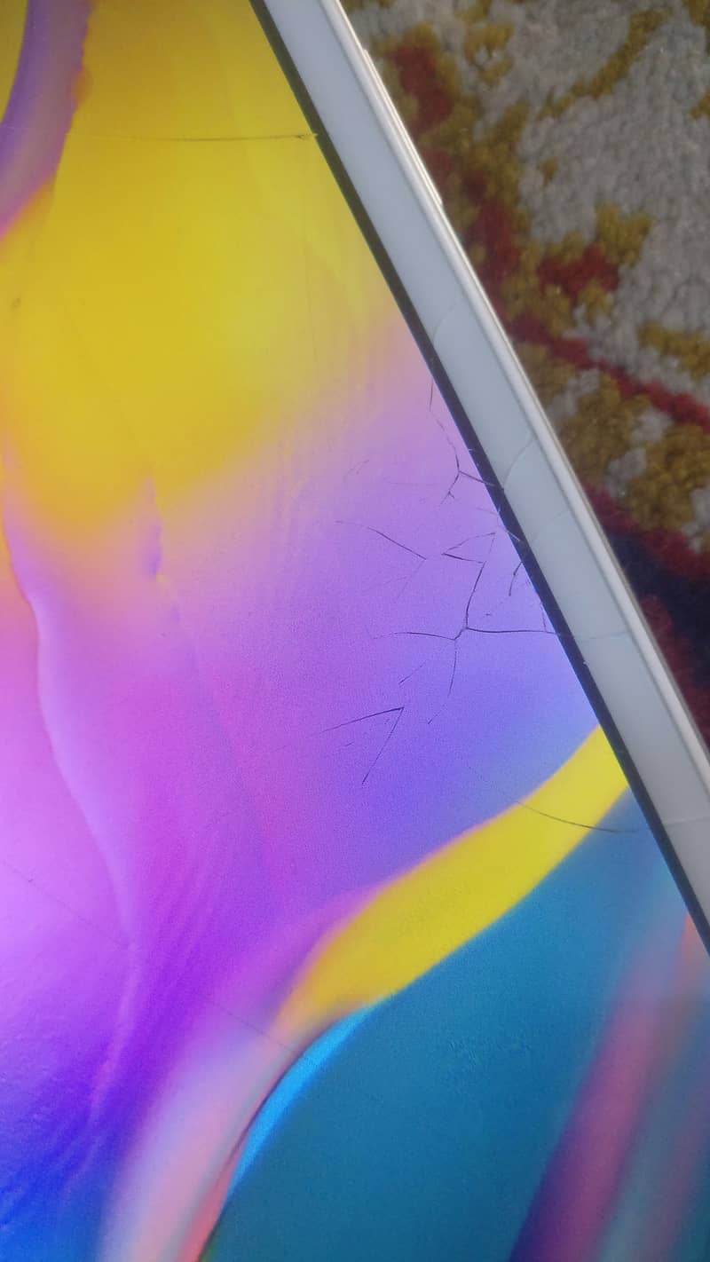 Broken screen Samsung Tab A 2019 2GB Ram 32GB Storage 4