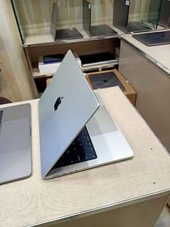 macbook Pro M1 chip 16gb ram 256 or 512 10 by 10 condition 0