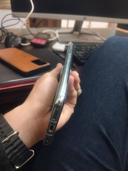 urgent sale OnePlus 8T 12.256 bilkul ok hai life time pta 1
