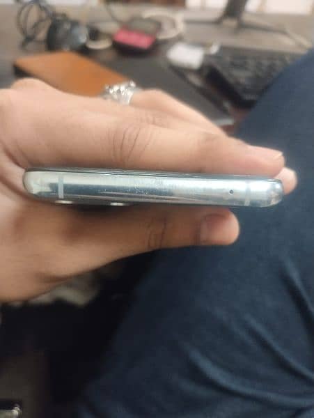urgent sale OnePlus 8T 12.256 bilkul ok hai life time pta 3