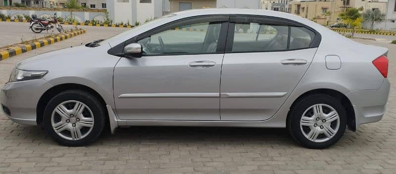 Honda City IVTEC 2018 Islamabad Registered only 69547 driven 3