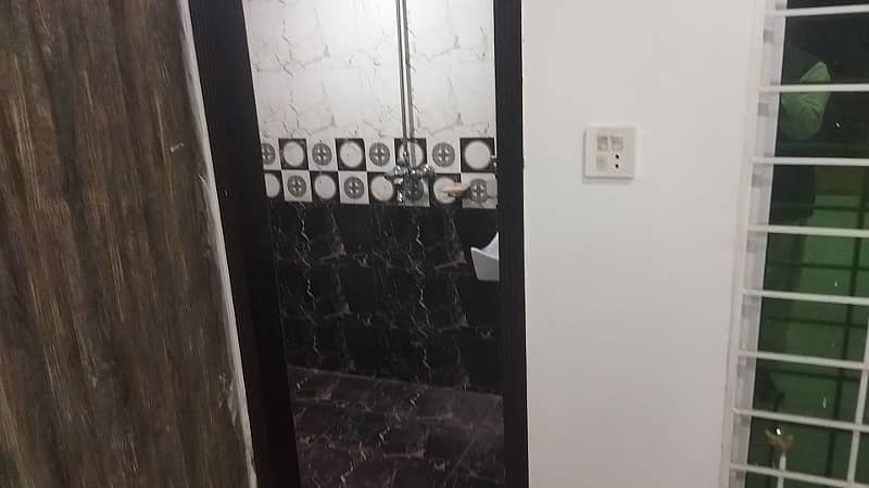 5 marla lower portion available for rent in shadaab garden main ferozpur road Lahore lahore 5