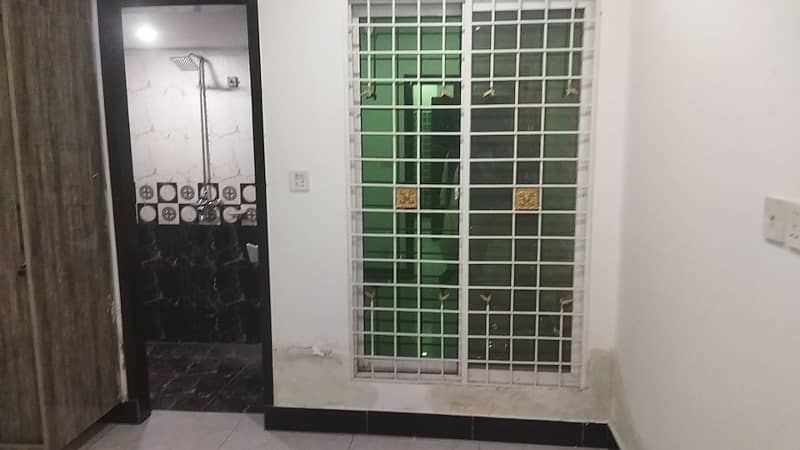5 marla lower portion available for rent in shadaab garden main ferozpur road Lahore lahore 6