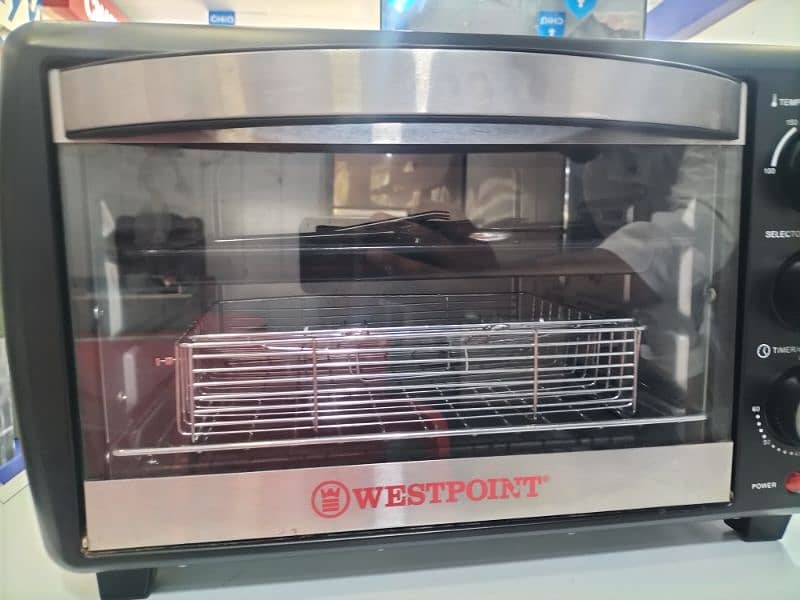 West Point WF-4200RKCF Deluxe Rotesserie Oven 1
