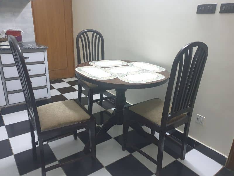 three person dinning table with chairs 0