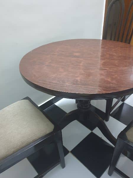 three person dinning table with chairs 2