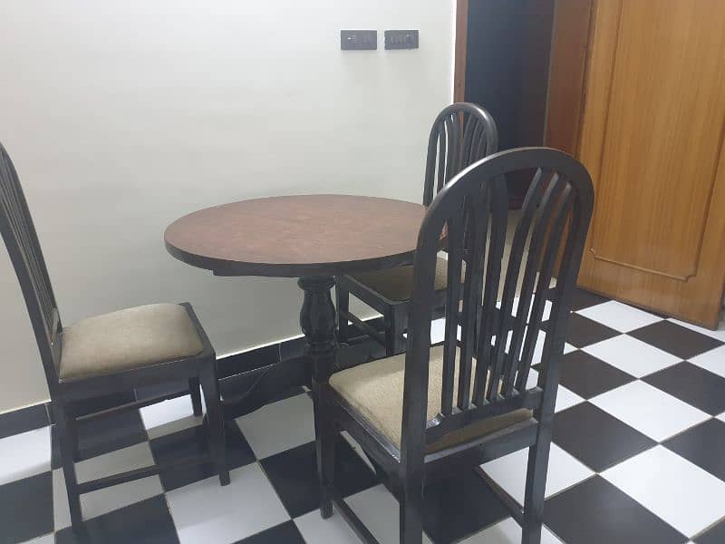 three person dinning table with chairs 3