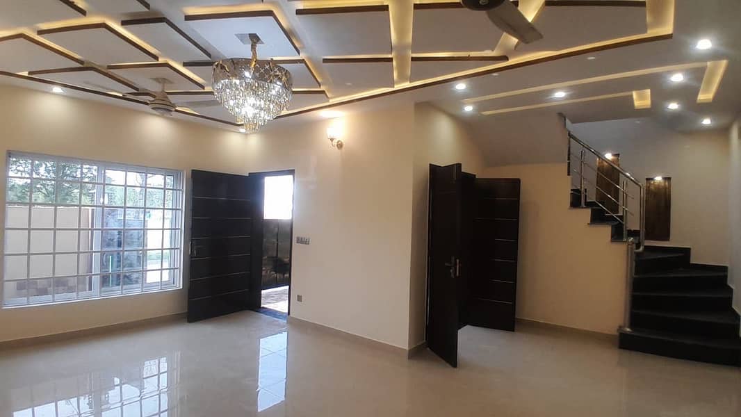 BRAND NEW 5 MARLA HOUSE FACING PARK, REASONABLE PRICE IN BAHRIA ORCHARD 2