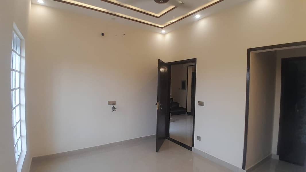 BRAND NEW 5 MARLA HOUSE FACING PARK, REASONABLE PRICE IN BAHRIA ORCHARD 14