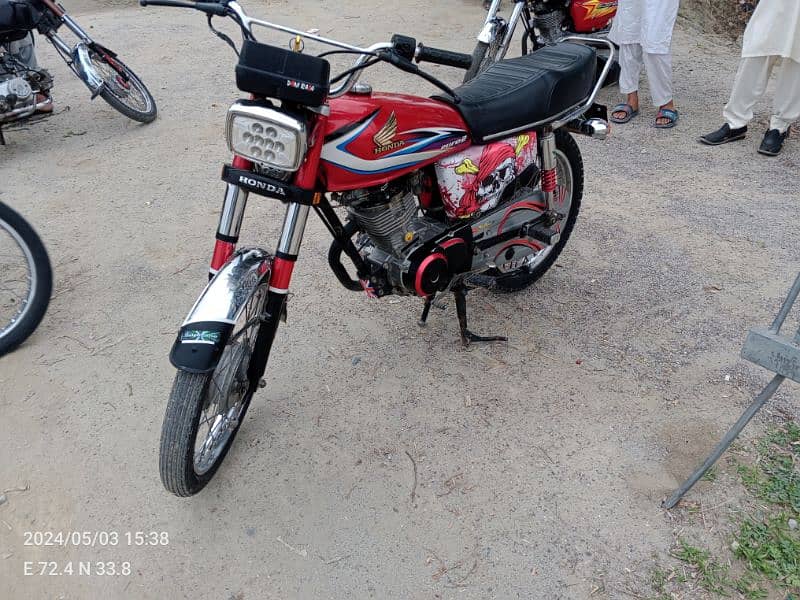 honda125 2015model very good condition document clear all Punjab numbr 3