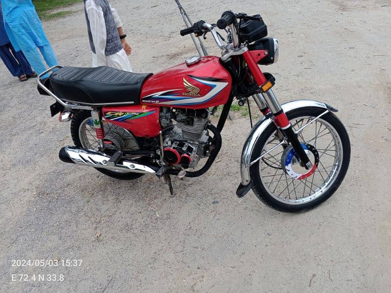 honda125 2015model very good condition document clear all Punjab numbr 4