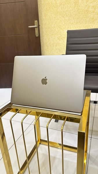 MacBook Pro 2019 i9 0
