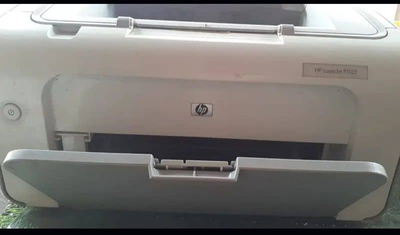 PRINTER HP P1102 in 10/8 condition urgently available for sale 2