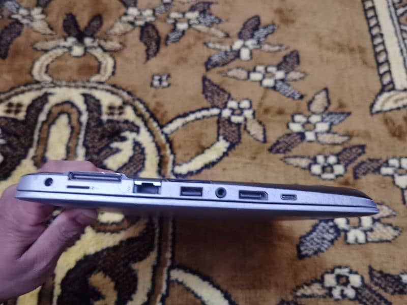 Hp EliteBook 840 g3 Core i5 6th Generation without battery (Read Add} 5