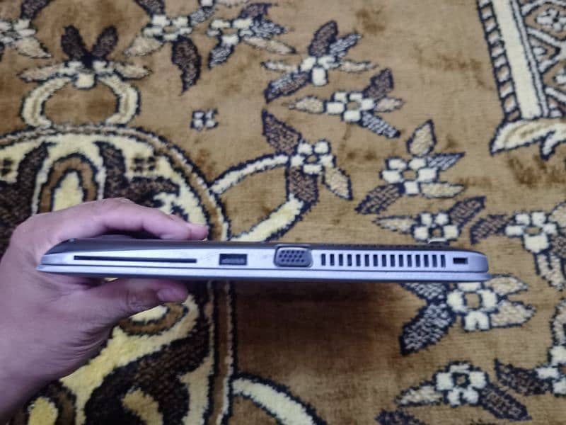 Hp EliteBook 840 g3 Core i5 6th Generation without battery (Read Add} 6