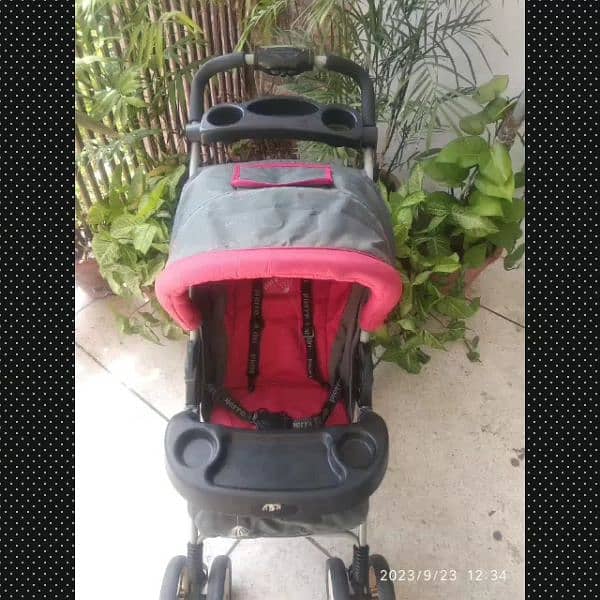 Baby stroller (pierre cardin) 4