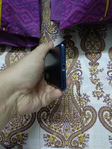 urgent sell samsung s20fe with box non pta burn in screen 2