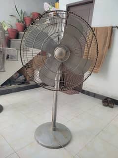 1 pedestal fan for sale