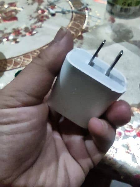 I PHONE ORIGINAL 20 WATT CHARGER IMPORT FROM UK ONLY 4000 3
