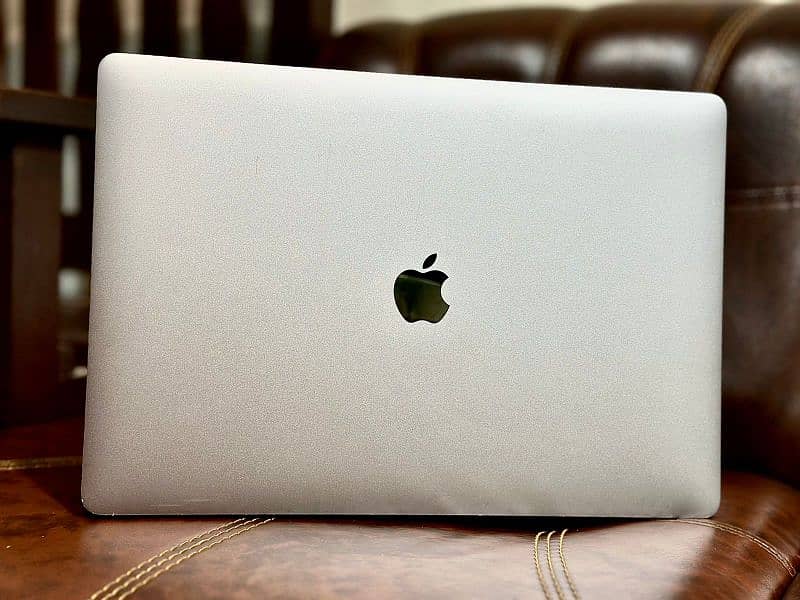 MacBook Pro/Core i-7/ Made 2017 / 15inch/ 16-256 1