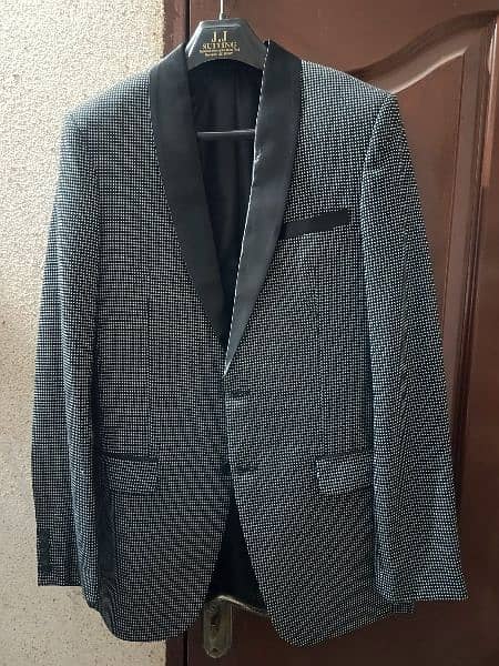 Threepiece suit[coat,pent,waistcoat]brand new condition just used once 9