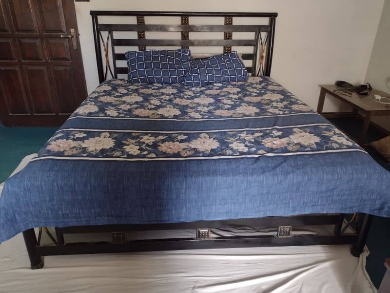 Iron king size bed with the mattress for sale 4