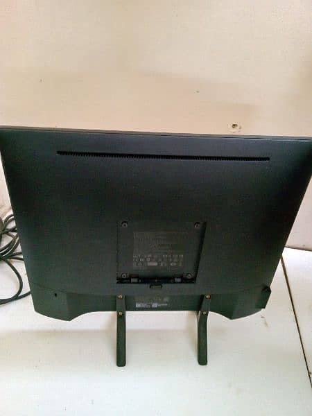 Dell 19inch led+lcd monitor with HDMI port 2