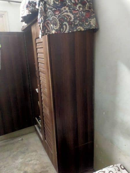 Double Door Wardrobe Almari Like New 1