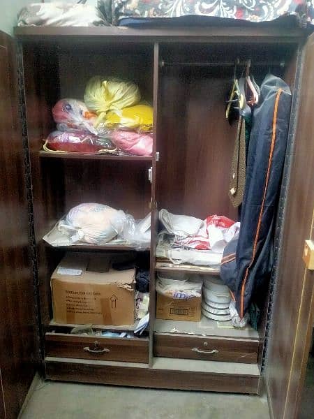 Double Door Wardrobe Almari Like New 2