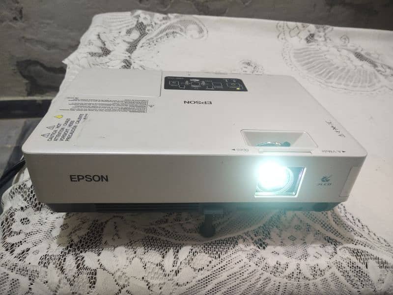 Epson EMP-1715 project in good condition 1