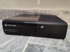 Xbox 360 without box with two controllers