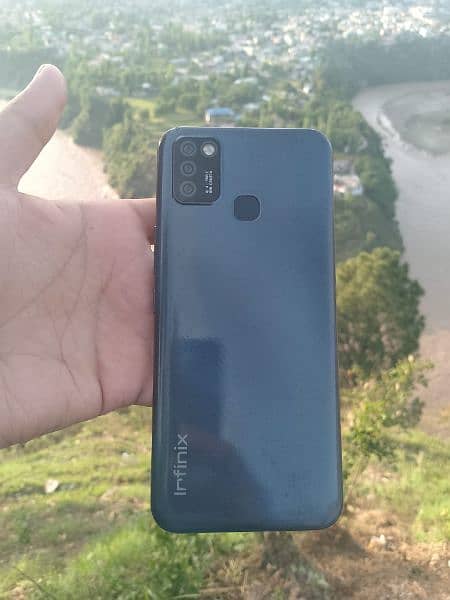 Infinix smart 6,4/64 only phone with charger. 2