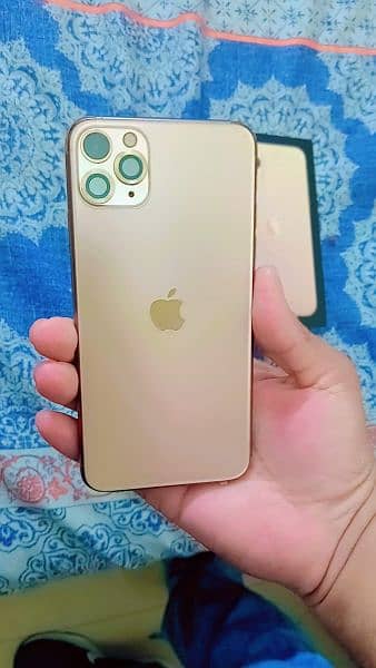 iphone 11 pro max 256 gold color 4