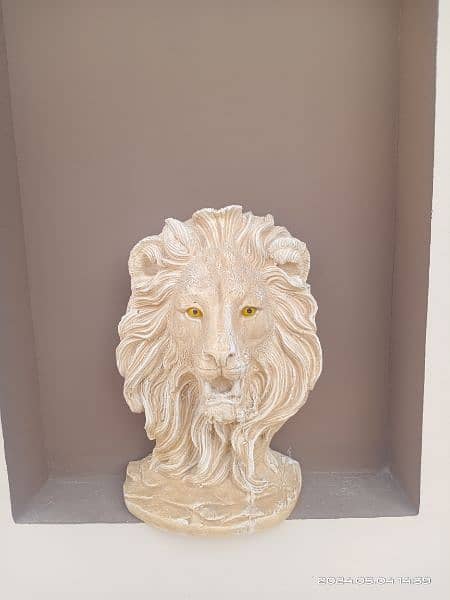 Lion Face Sculpture 0
