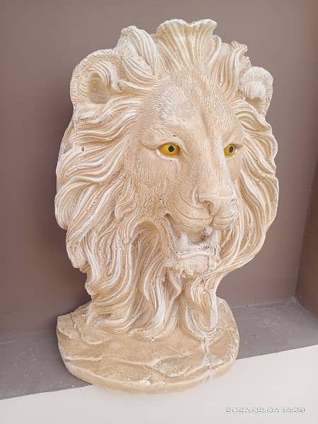 Lion Face Sculpture 1