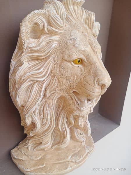 Lion Face Sculpture 2